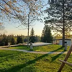 Сasa de vacaciones Nature Getaway With Wooden Soaking Hot Tub Nova Vas (Bloke)