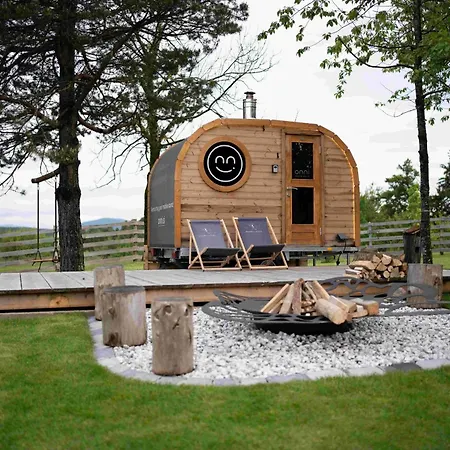 Nature Getaway With Wooden Soaking Hot Tub Hébergement de vacances *