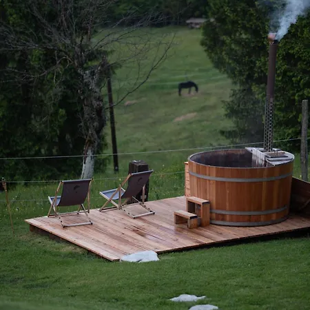 Σπίτι διακοπών Nature Getaway With Wooden Soaking Hot Tub *