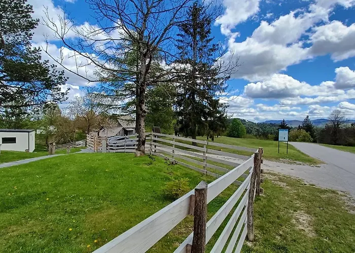 Nature Getaway With Wooden Soaking Hot Tub * Нова-Вас