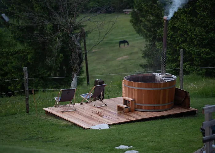 Дом отдыха Nature Getaway With Wooden Soaking Hot Tub *